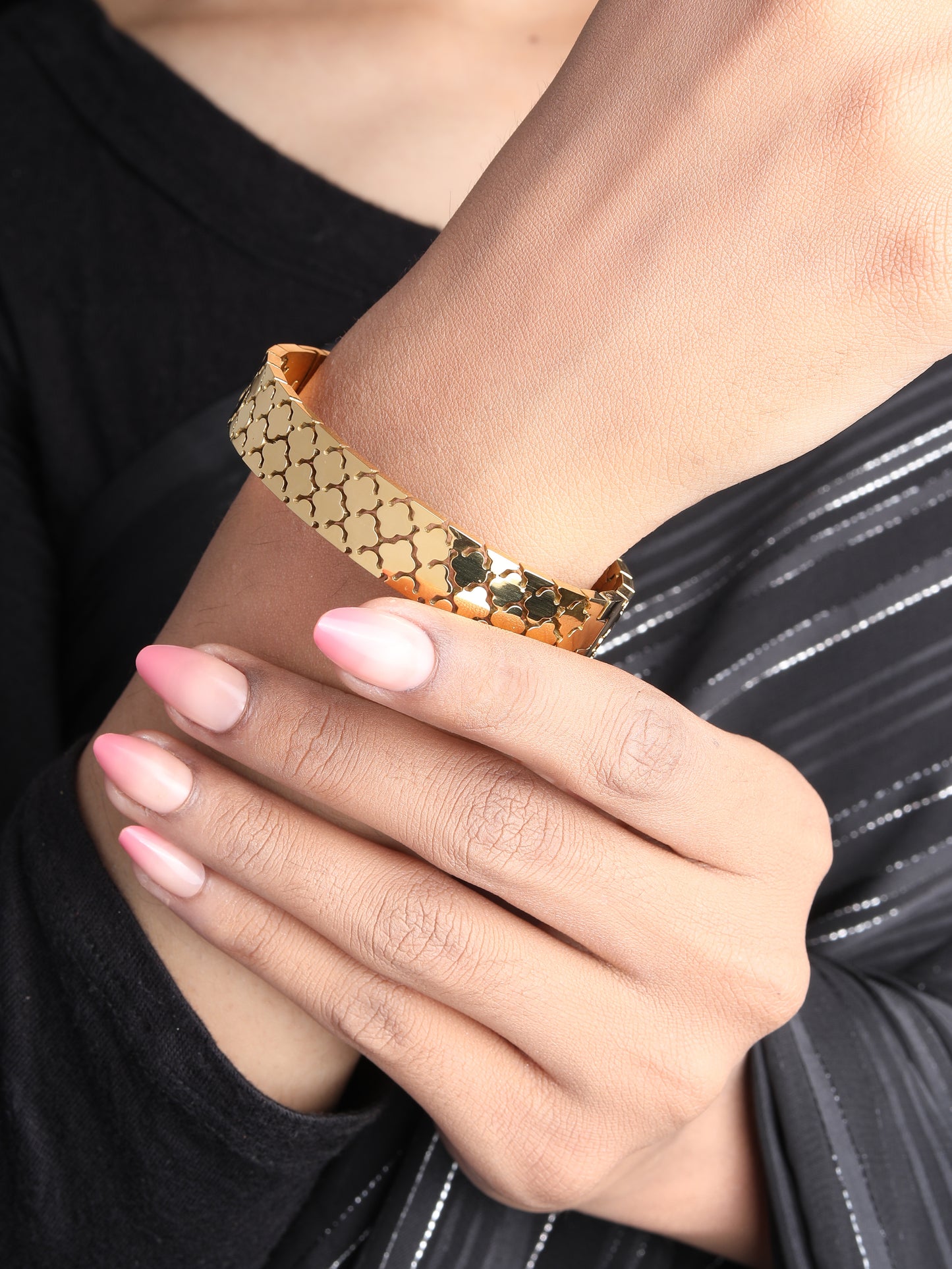 Glossy Clover kada