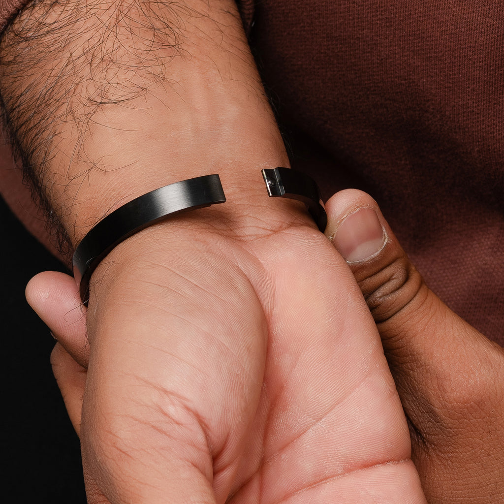 Finkal Black Men's Kada Bracelet