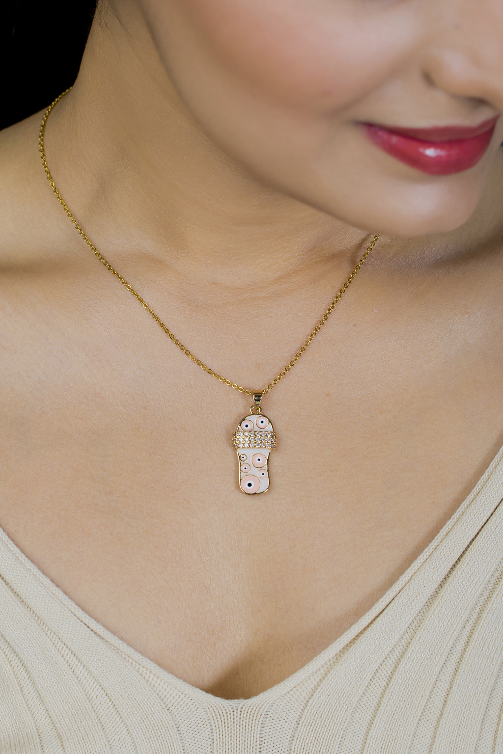 Sandalen Chain Pendant Necklace