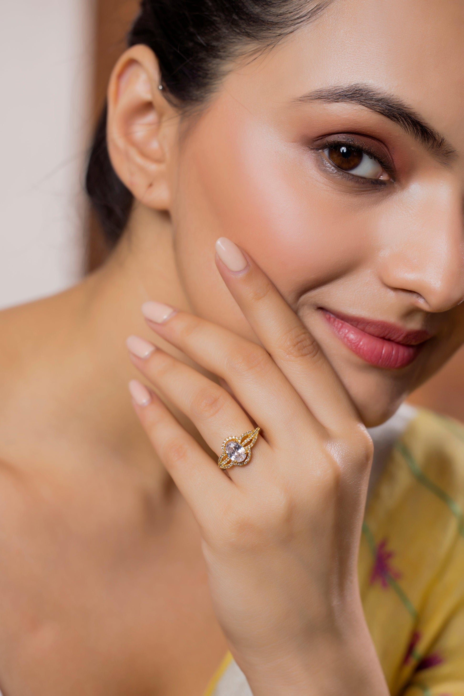 Ovel Emarld Ring