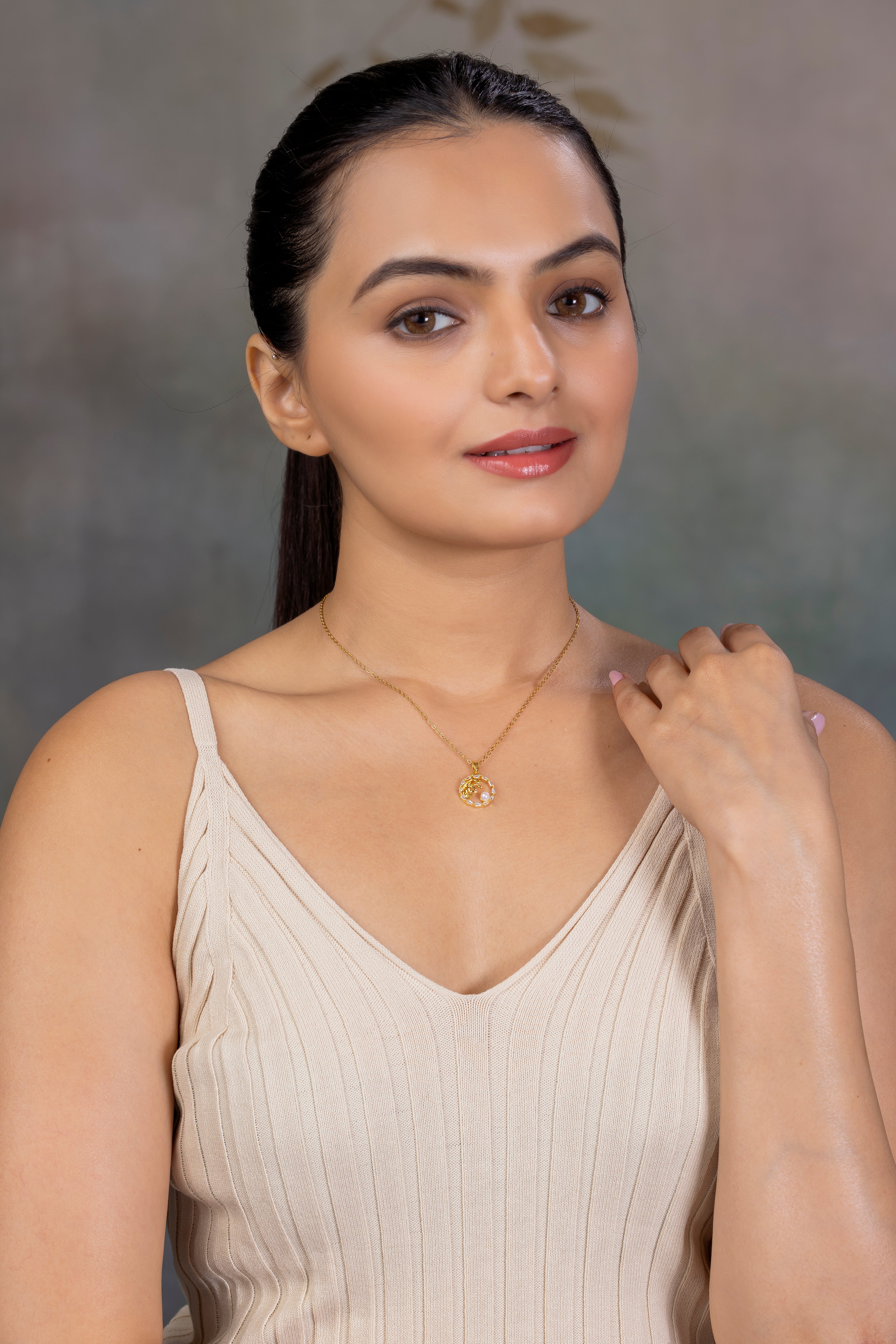 Lara Chain Pendant Necklace