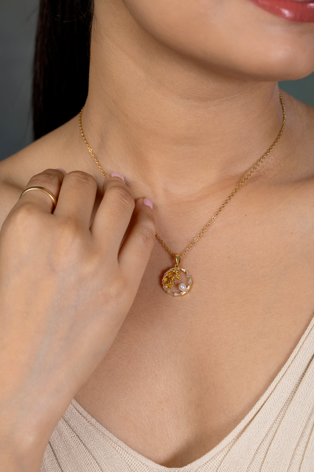 Lara Chain Pendant Necklace