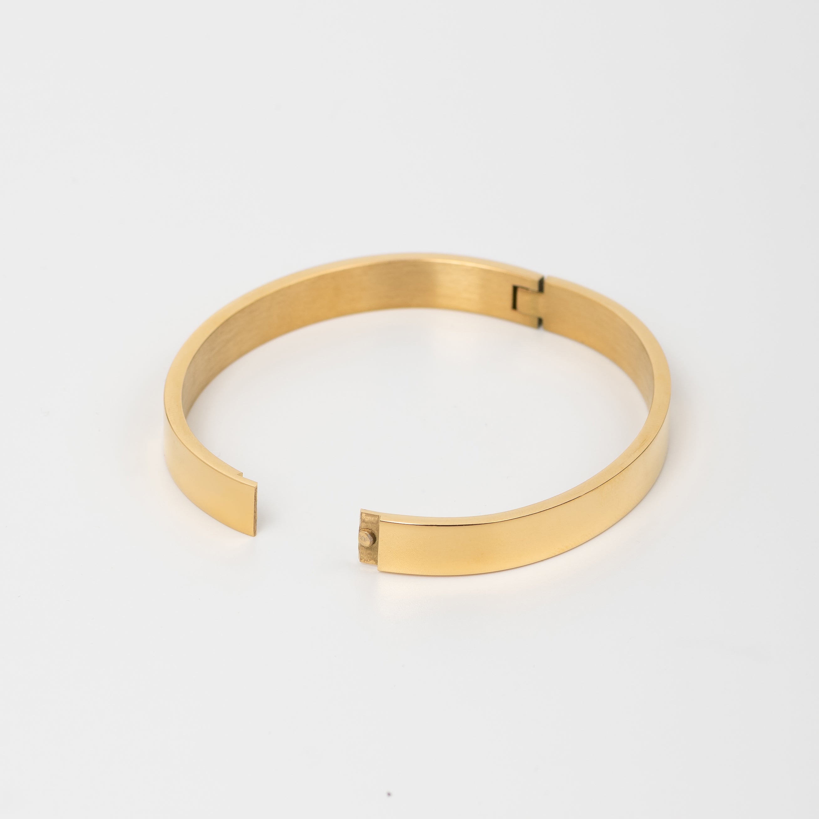 Solitaire Gold Men's Kada Bracelet