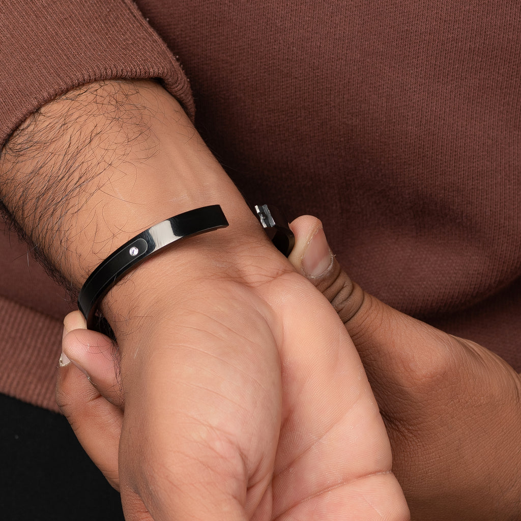 Solitaire Black Men's Kada Bracelet