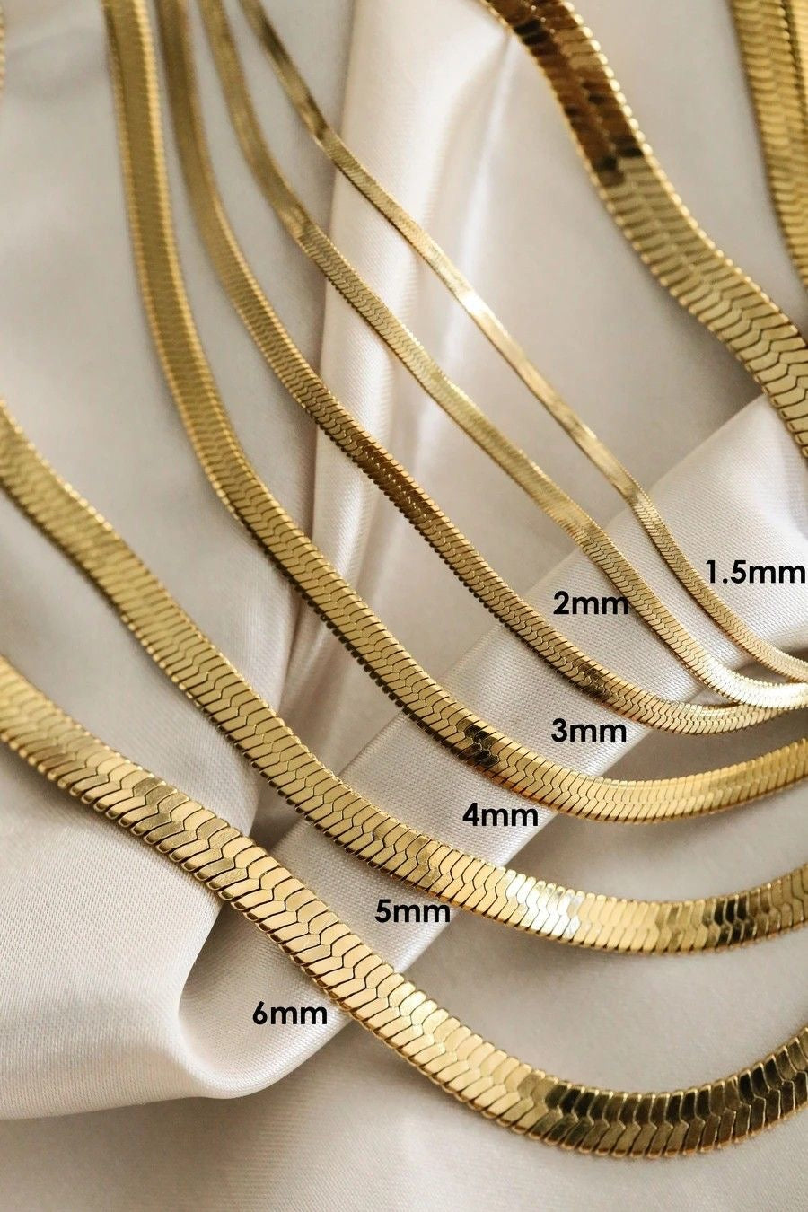 Sleek Flat Chain for Woman