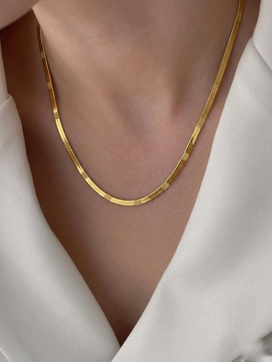 Sleek Flat Chain for Woman