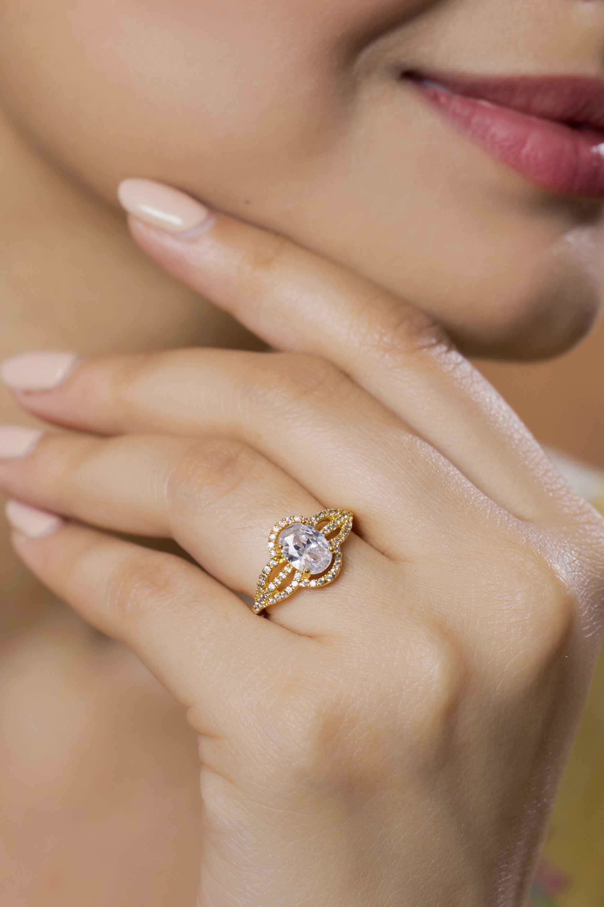 Ovel Emarld Ring